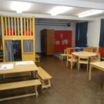 Betreuungsraum mit Einrichtung