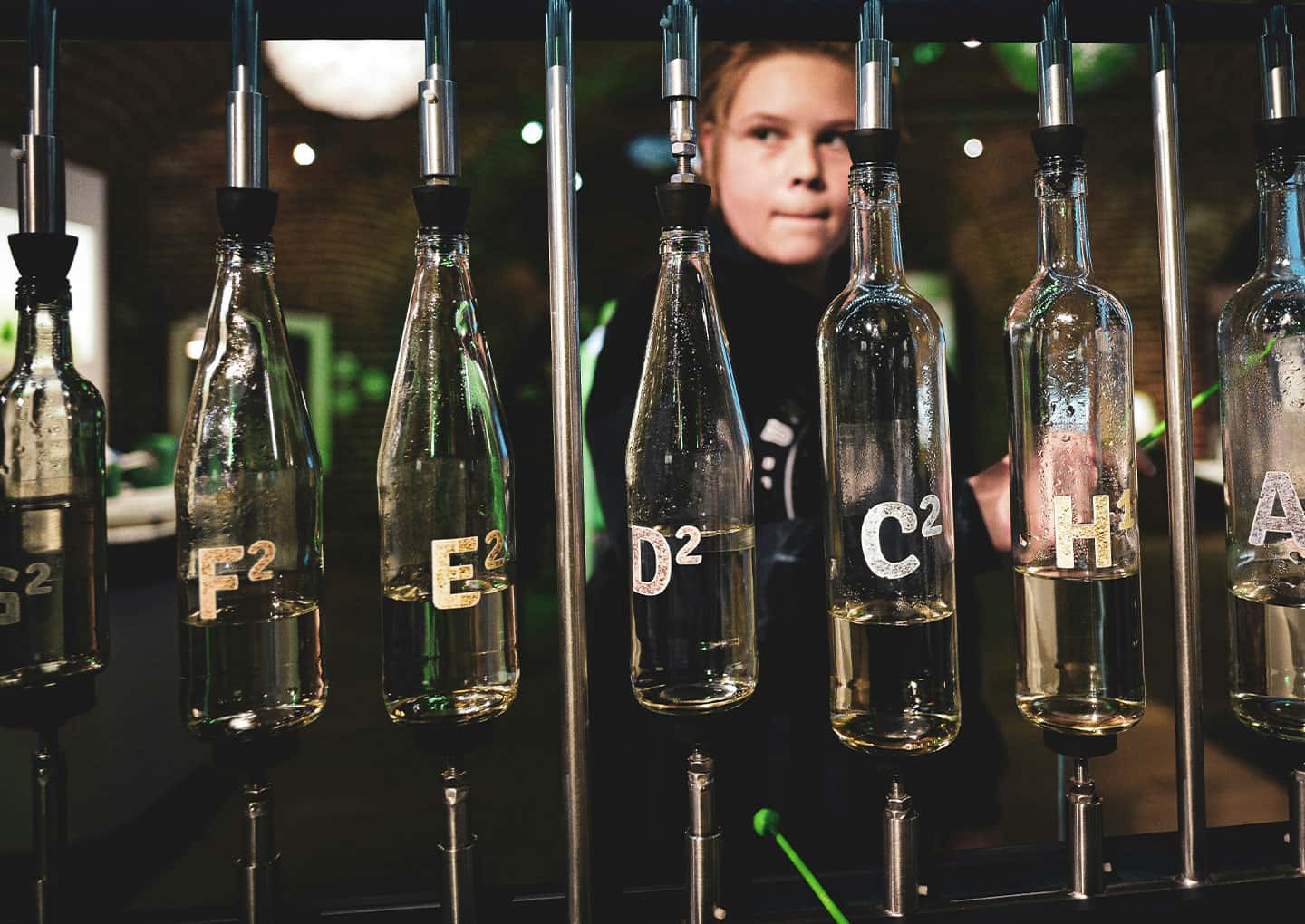 Versuchsaufbau mit Flaschen und Gas