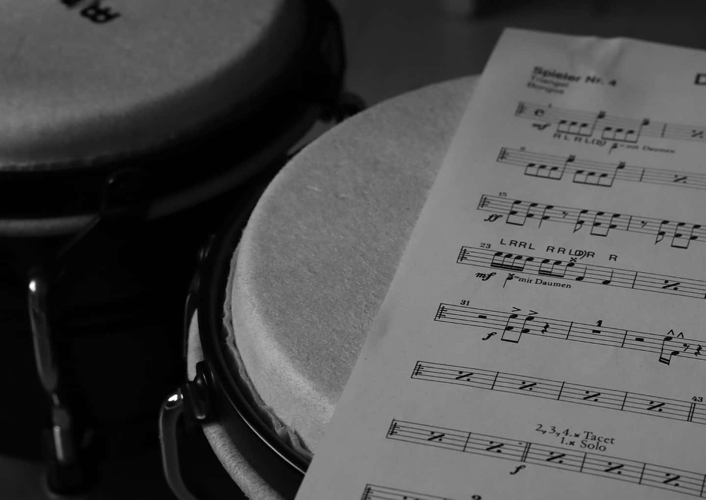 Orff Instrument mit Notenblatt