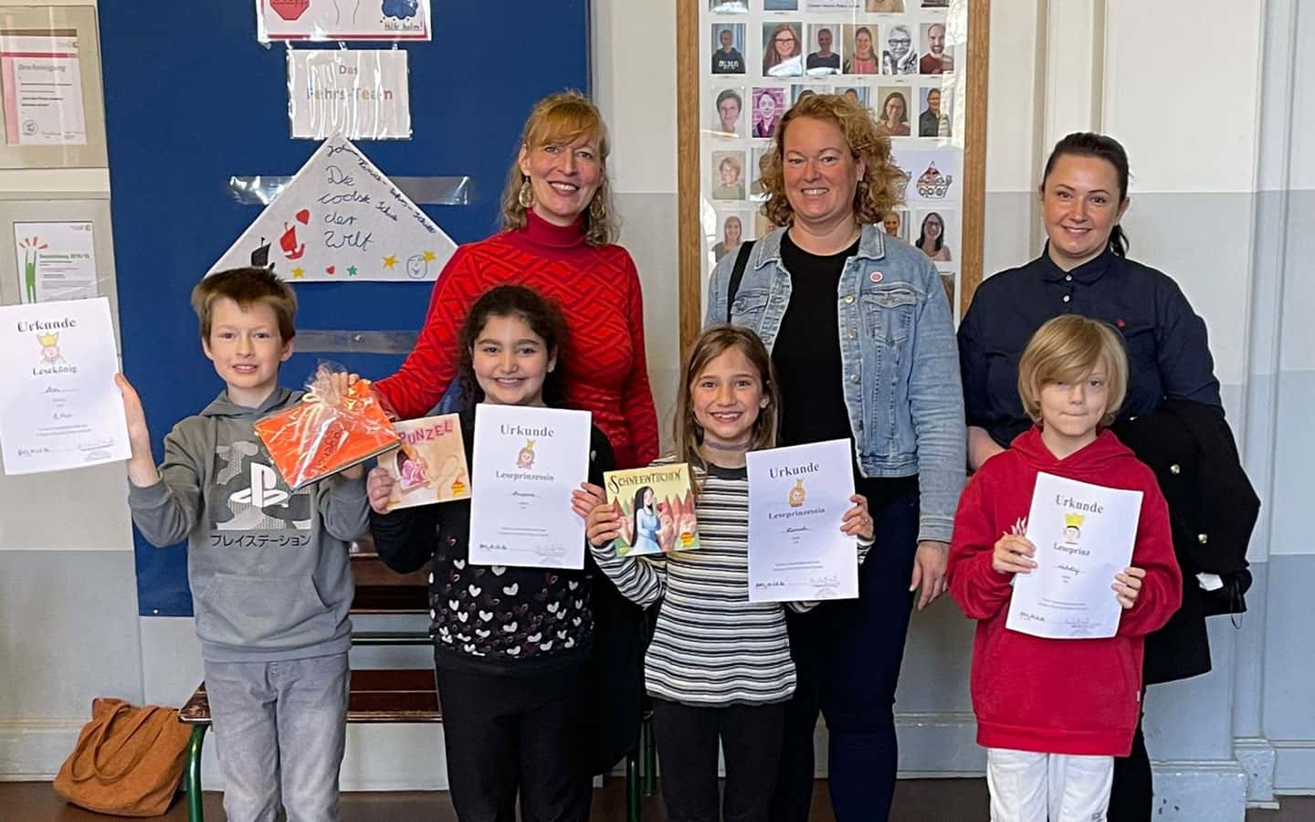 Teilnehmer und Jury des Lesewettbewerbs